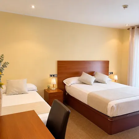 Hostal La Tina-3